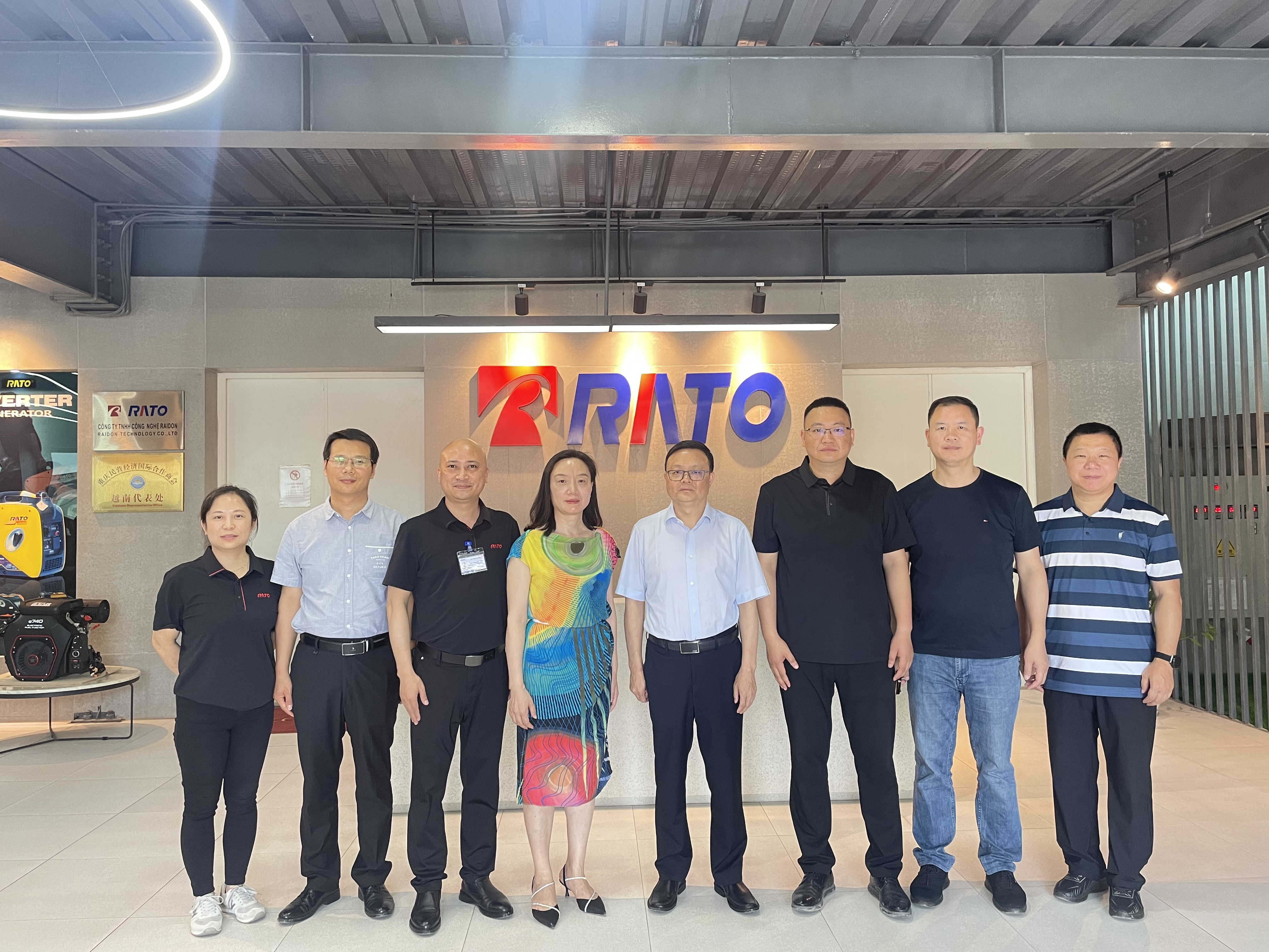 江津區(qū)區(qū)長唐大軍一行蒞臨越南潤動科技調(diào)研指導(dǎo)